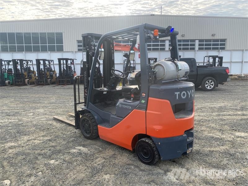 Toyota 50-8FGCU25 4500 lb Cushion Tire Forklift Other