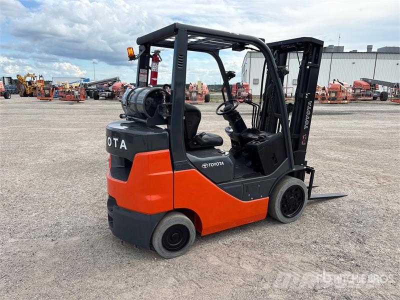 Toyota 50-8FGCU25 5000 lb Cushion Tire Forklift Другие складские механизмы