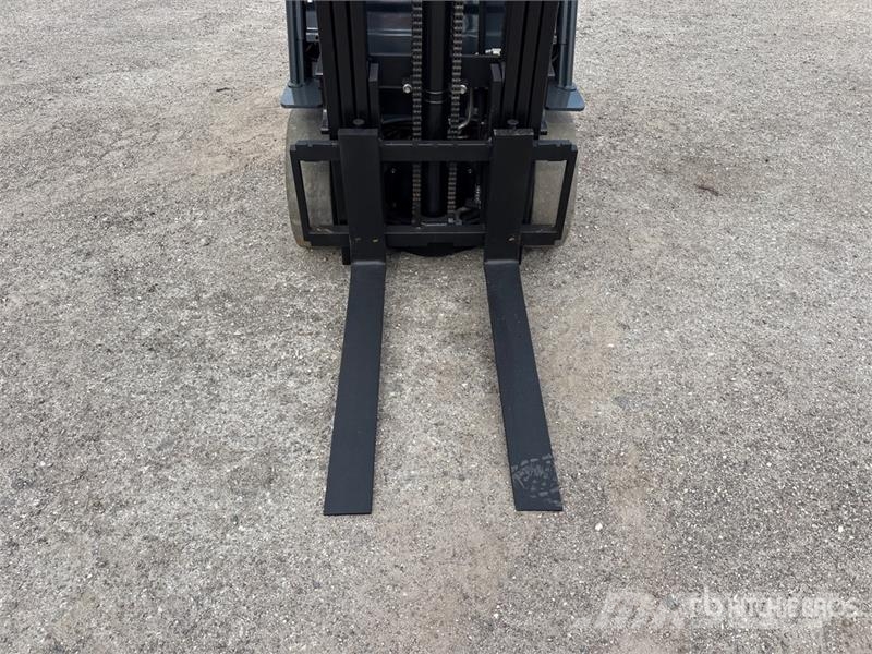 Toyota 50-8FGCU25 5000 lb Cushion Tire Forklift Другие складские механизмы
