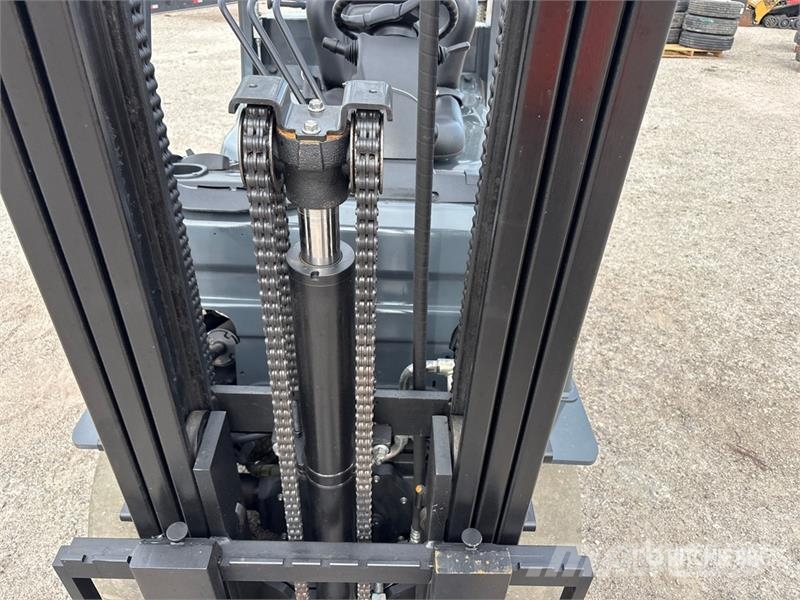 Toyota 50-8FGCU25 5000 lb Cushion Tire Forklift Другие складские механизмы