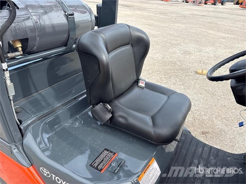 Toyota 50-8FGCU25 5000 lb Cushion Tire Forklift Другие складские механизмы