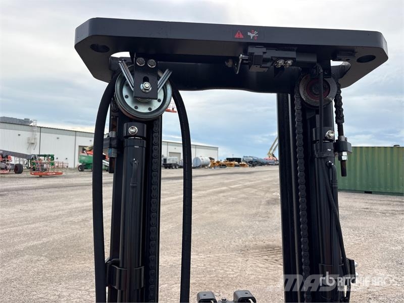 Toyota 50-8FGCU25 5000 lb Cushion Tire Forklift Другие складские механизмы