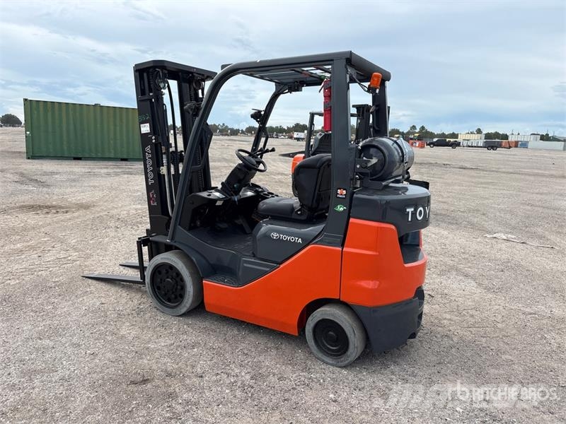 Toyota 50-8FGCU25 5000 lb Cushion Tire Forklift Другие складские механизмы