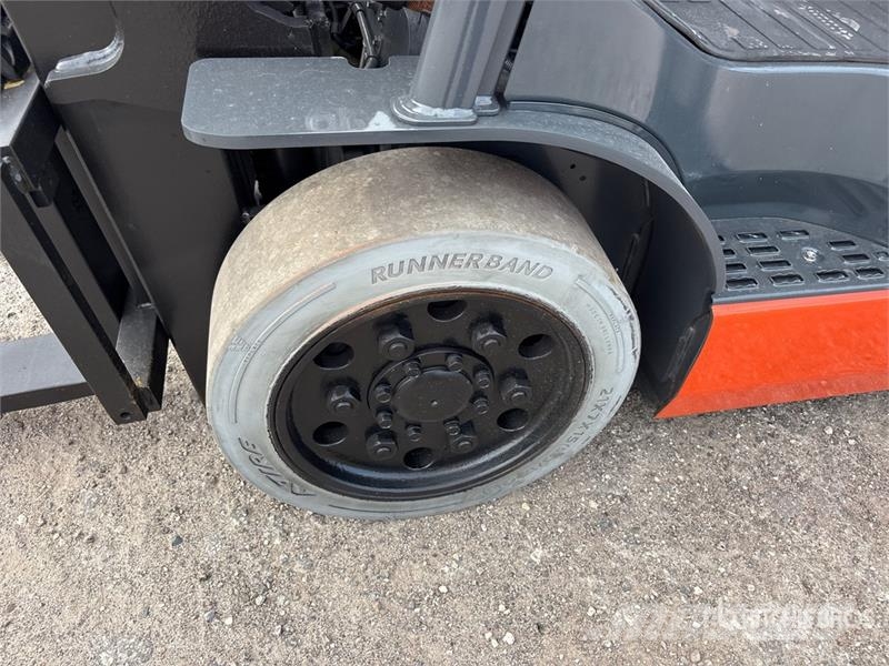 Toyota 50-8FGCU25 5000 lb Cushion Tire Forklift Другие складские механизмы