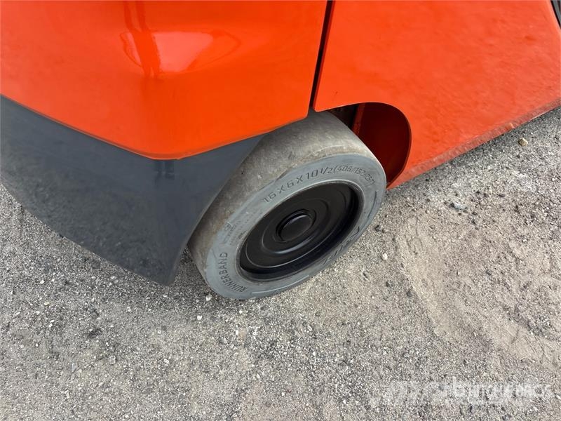 Toyota 50-8FGCU25 5000 lb Cushion Tire Forklift Другие складские механизмы