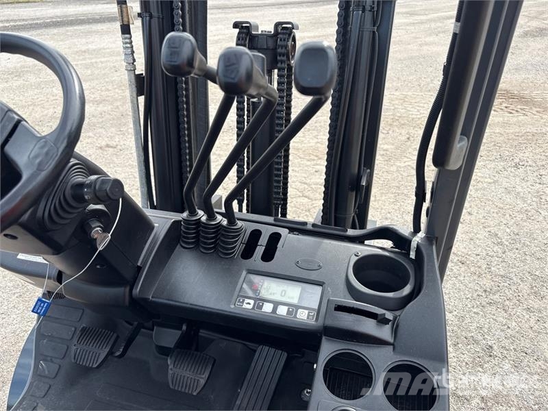 Toyota 50-8FGCU25 5000 lb Cushion Tire Forklift Другие складские механизмы