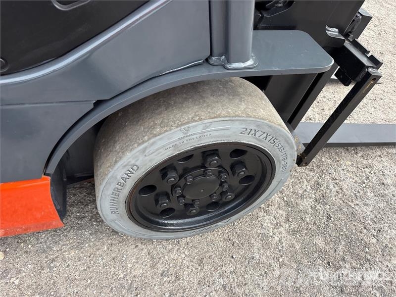 Toyota 50-8FGCU25 5000 lb Cushion Tire Forklift Другие складские механизмы