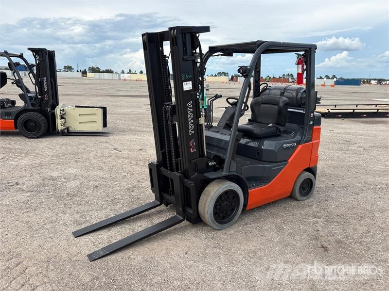 Toyota 50-8FGCU25 5000 lb Cushion Tire Forklift Другие складские механизмы
