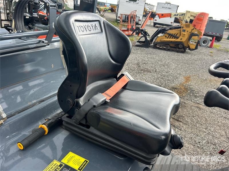 Toyota 50-8FGCU30 5120 lb Cushion Tire Forklift شاحنات ذات رافعات شوكية - أخرى