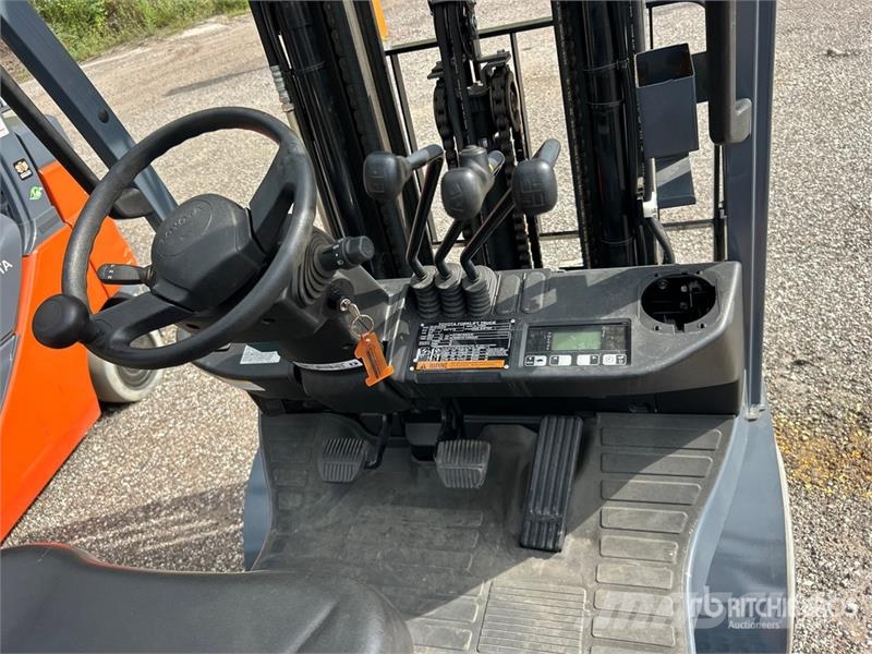 Toyota 50-8FGCU30 5120 lb Cushion Tire Forklift شاحنات ذات رافعات شوكية - أخرى