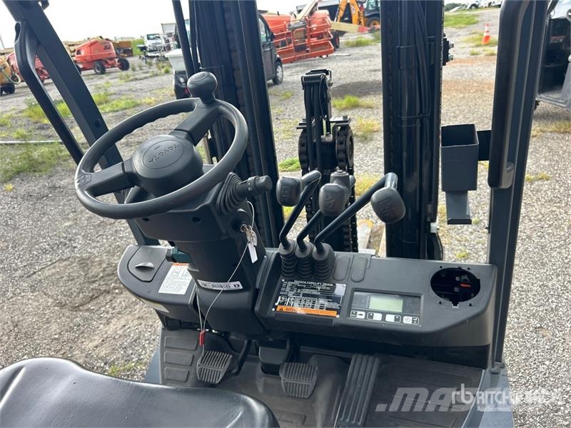 Toyota 50-8FGCU30 5120 lb Cushion Tire Forklift شاحنات ذات رافعات شوكية - أخرى