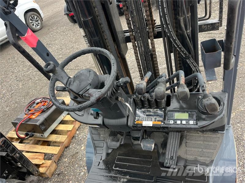 Toyota 50-8FGCU32 5200 lb Cushion Tire Forklift Інше