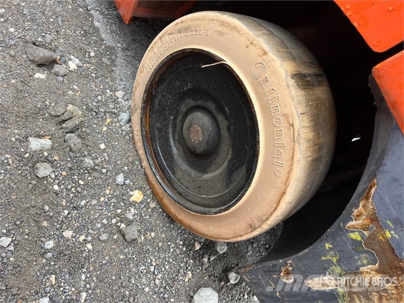 Toyota 50-8FGCU32 5200 lb Cushion Tire Forklift Інше