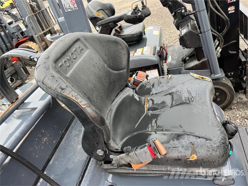 Toyota 50-8FGCU32 5200 lb Cushion Tire Forklift Інше