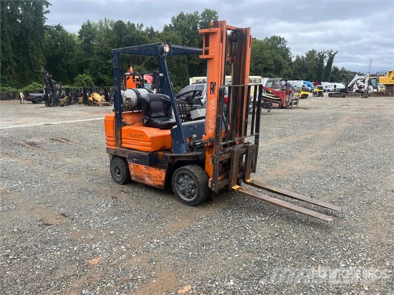 Toyota 5FGC25 4700 lb Cushion Tire Forklift Andere Gabelstapler