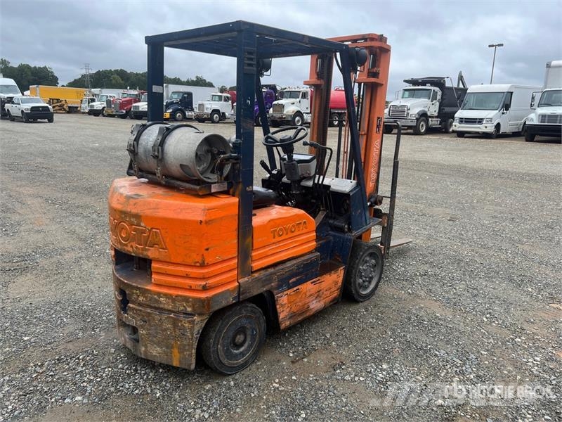 Toyota 5FGC25 4700 lb Cushion Tire Forklift Andere Gabelstapler