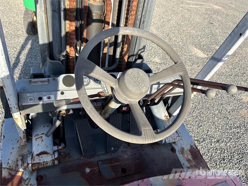 Toyota 6600 lb Forklift Autokrāvēji - citi