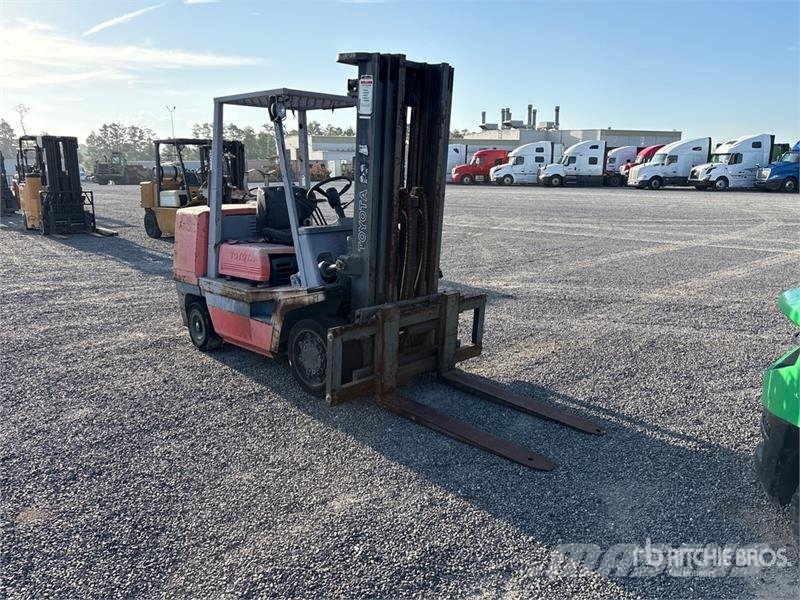 Toyota 6600 lb Forklift Autokrāvēji - citi