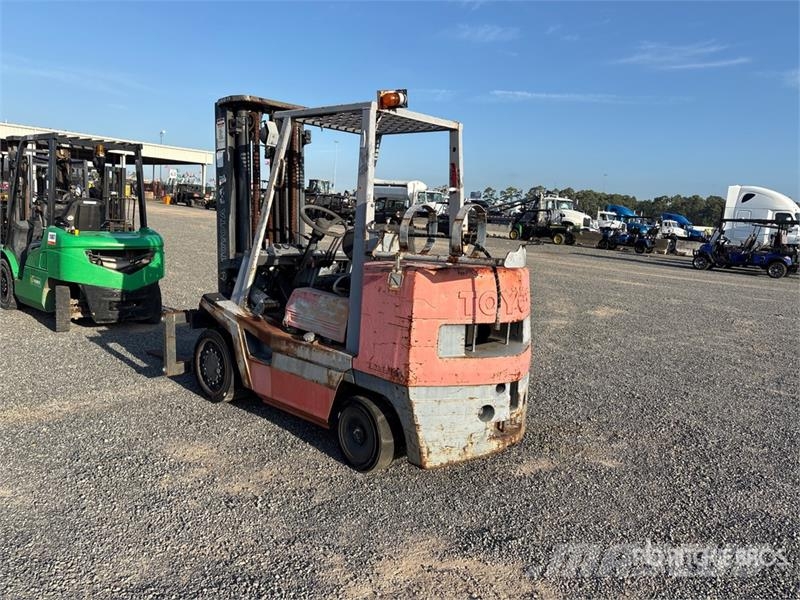 Toyota 6600 lb Forklift Autokrāvēji - citi