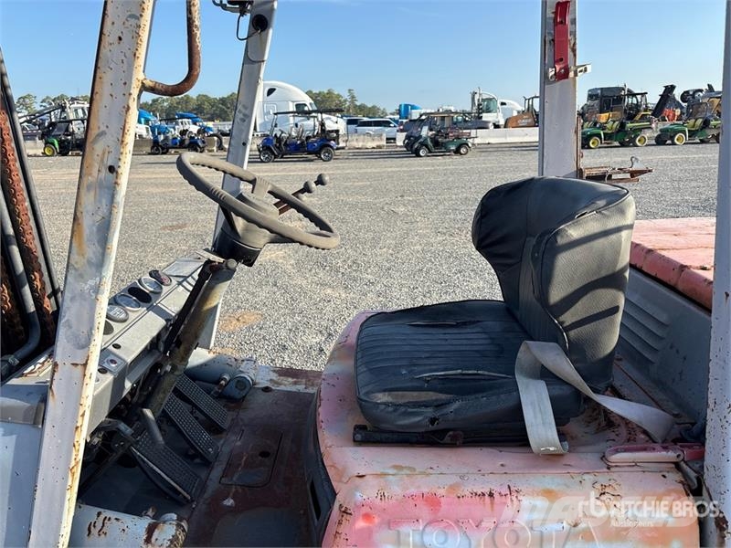 Toyota 6600 lb Forklift Autokrāvēji - citi
