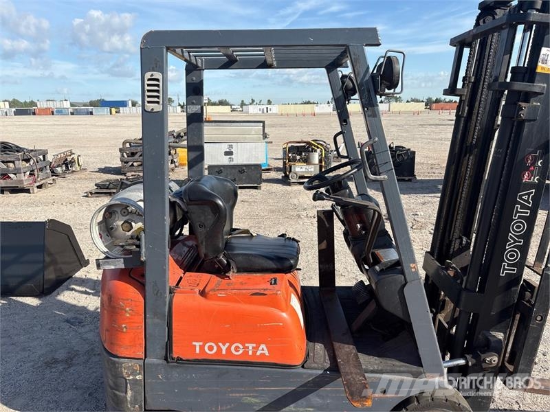 Toyota 6FGCU15 3300 lb Cushion Tire Forklift (Inoperable) Viličarji - drugo