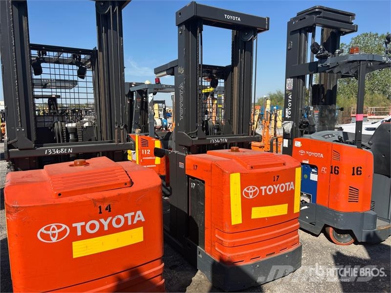 Toyota 7BPUE15 Montacargas recogepedidos de media altura