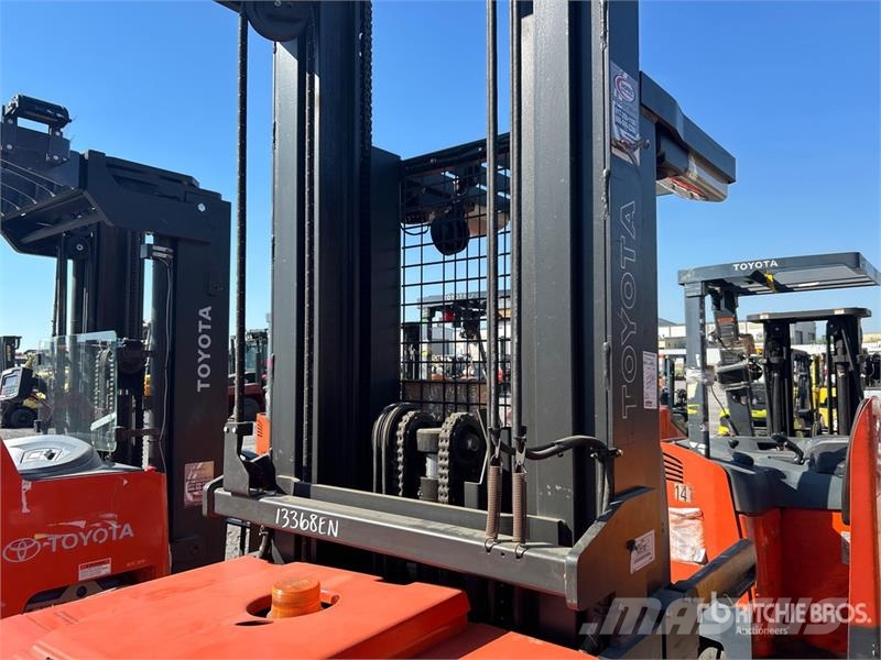Toyota 7BPUE15 Montacargas recogepedidos de media altura