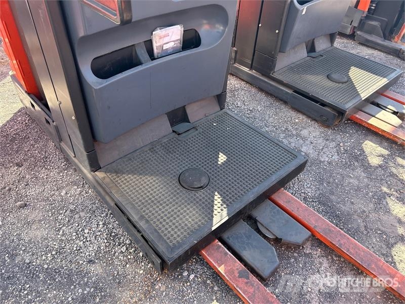 Toyota 7BPUE15 Montacargas recogepedidos de media altura