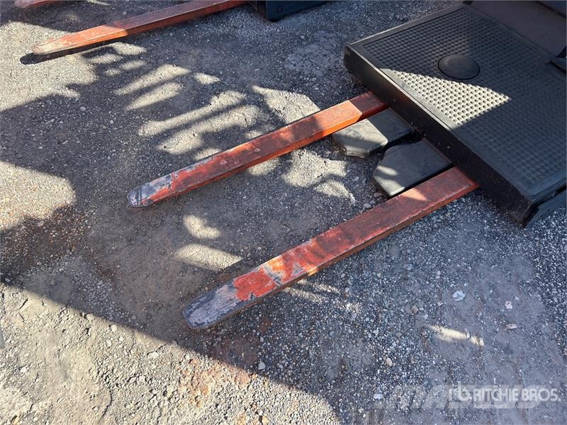 Toyota 7BPUE15 Montacargas recogepedidos de media altura