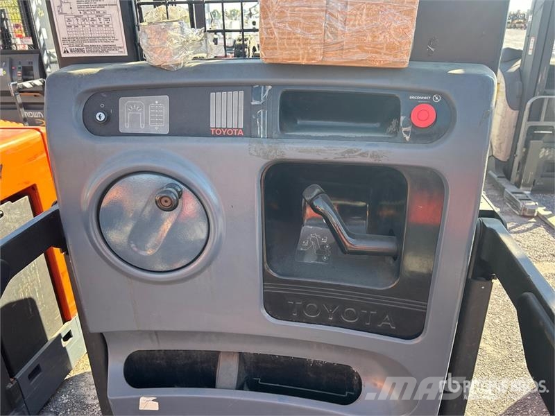 Toyota 7BPUE15 Montacargas recogepedidos de media altura