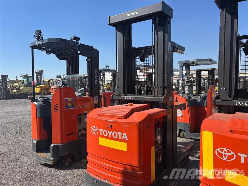 Toyota 7BPUE15 Montacargas recogepedidos de media altura