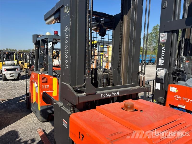 Toyota 7BPUE15 Montacargas recogepedidos de media altura
