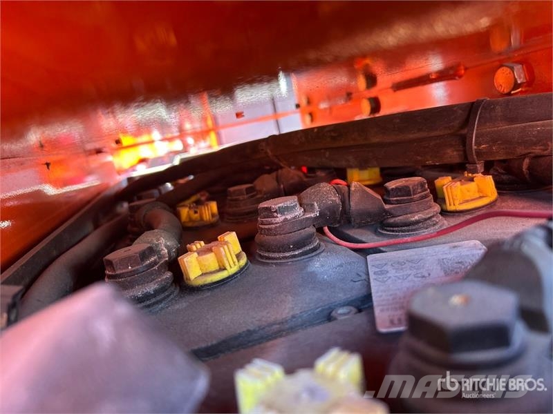 Toyota 7BPUE15 Montacargas recogepedidos de media altura