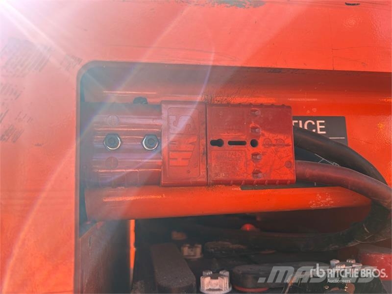 Toyota 7BPUE15 Montacargas recogepedidos de media altura