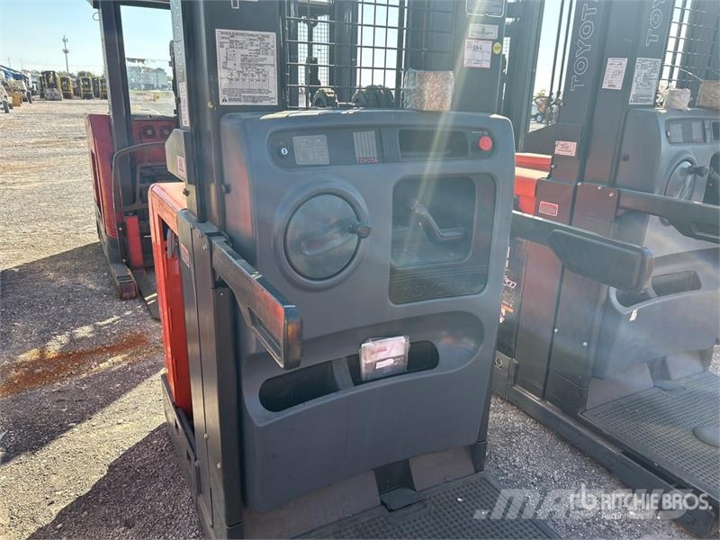 Toyota 7BPUE15 Montacargas recogepedidos de media altura