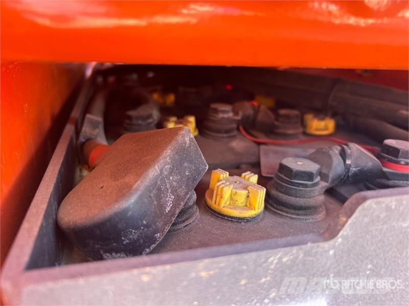 Toyota 7BPUE15 Montacargas recogepedidos de media altura