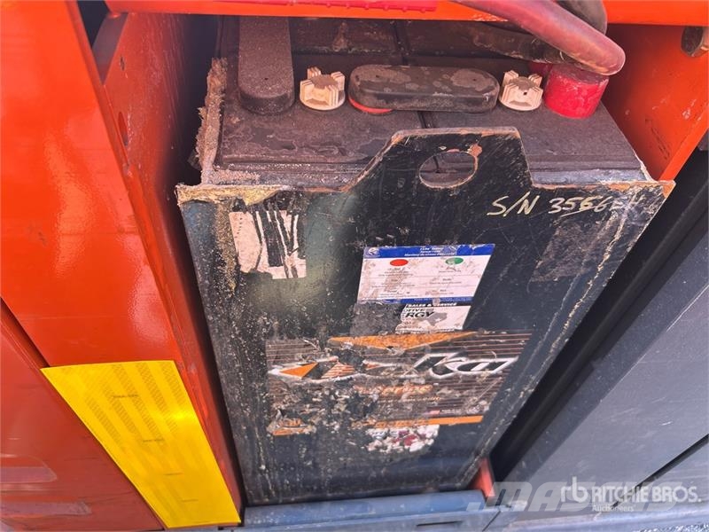 Toyota 7BPUE15 Montacargas recogepedidos de media altura