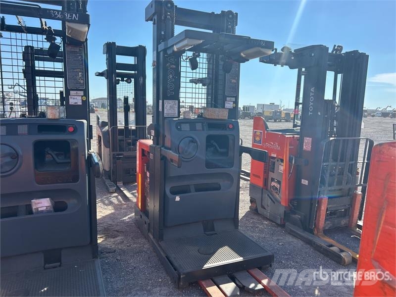 Toyota 7BPUE15 Montacargas recogepedidos de media altura