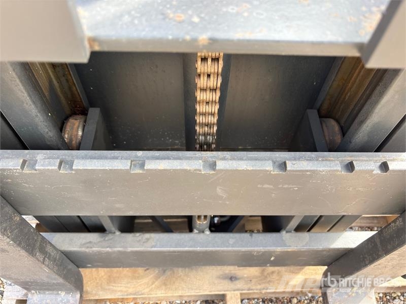 Toyota 7BWS13 2500 lb Walk Behind Electric Forklift (Inop バッテリーフォークリフト