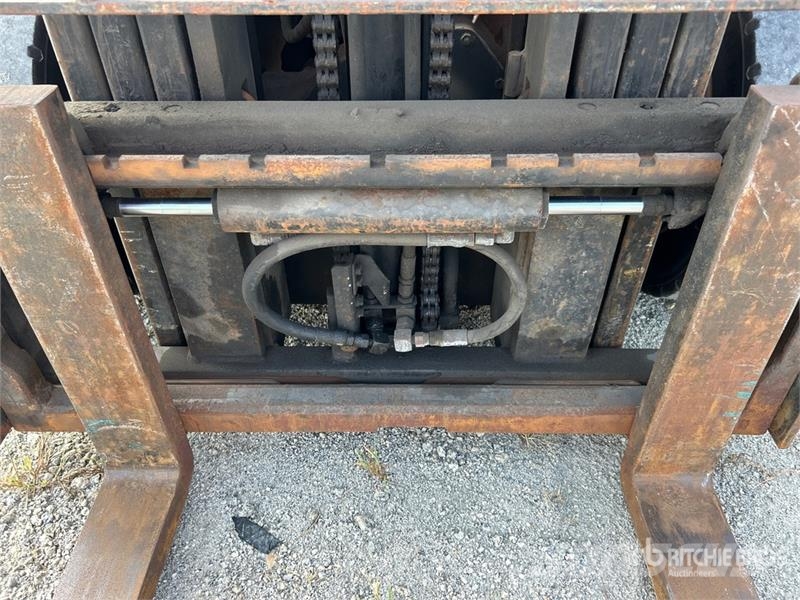 Toyota 7FGCU20 3200 lb Pneumatic Tire Forklift Targoncák-Egyéb