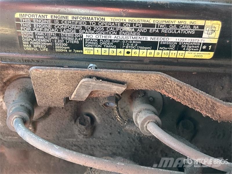 Toyota 7FGCU20 3200 lb Pneumatic Tire Forklift Montacargas - otros