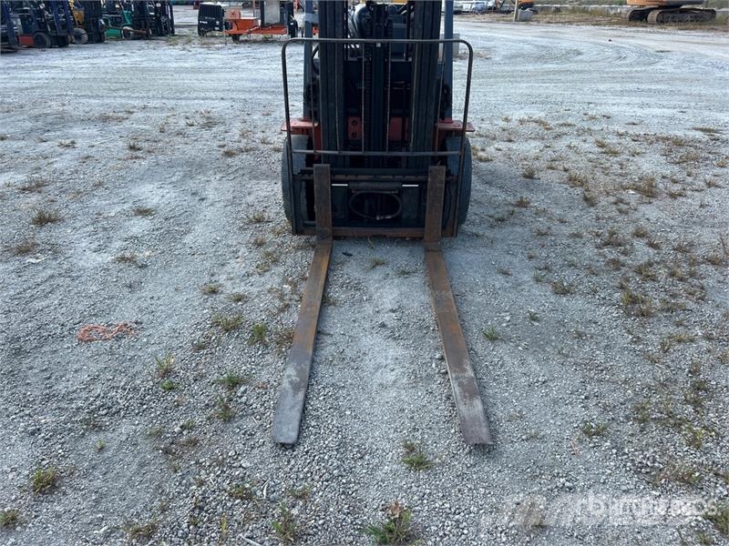 Toyota 7FGCU20 3200 lb Pneumatic Tire Forklift Targoncák-Egyéb