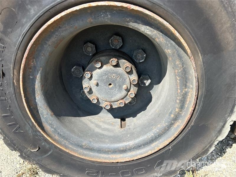 Toyota 7FGCU20 3200 lb Pneumatic Tire Forklift Montacargas - otros
