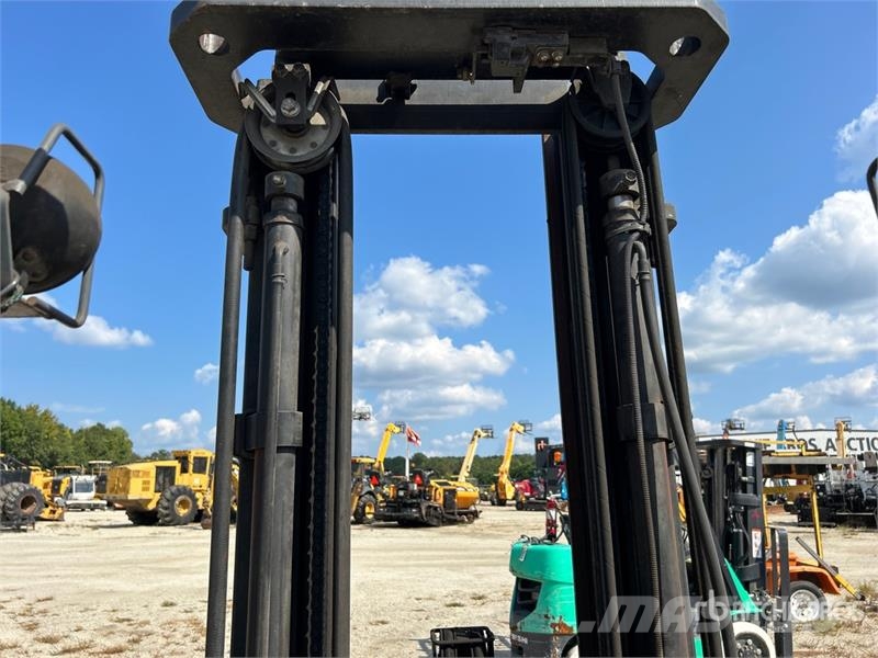 Toyota 7FGCU20 3200 lb Pneumatic Tire Forklift Targoncák-Egyéb