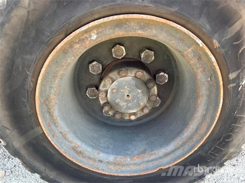 Toyota 7FGCU20 3200 lb Pneumatic Tire Forklift Targoncák-Egyéb