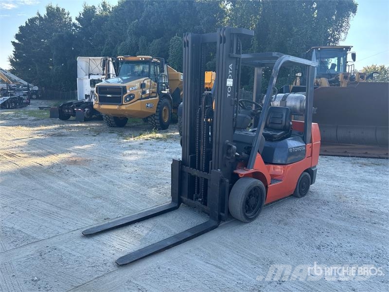 Toyota 7FGCU32 5000 lb Cushion Tire Forklift Viljuškari - ostalo