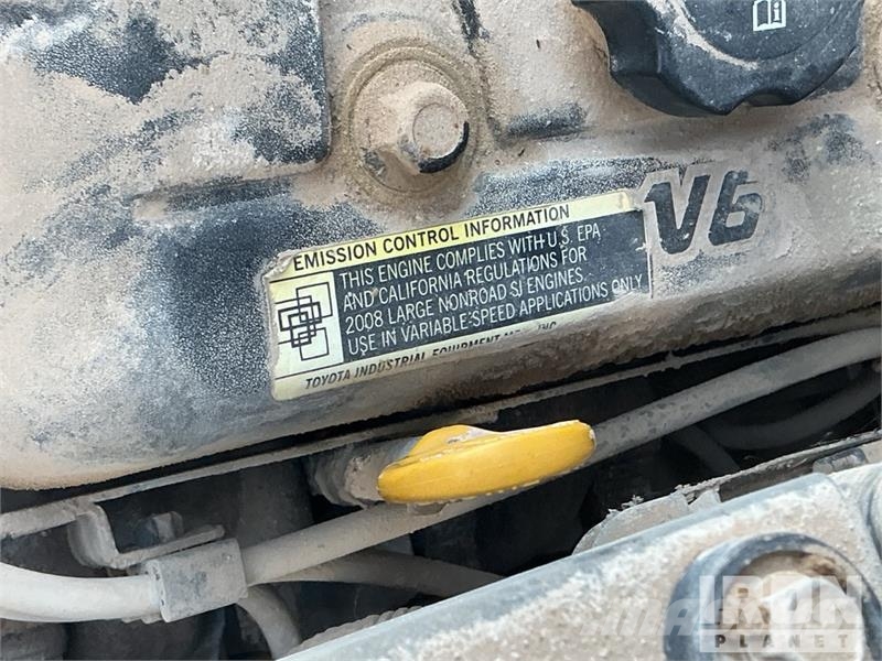 Toyota 7FGU35 7300 lb Pneumatic Tire Forklift 그 외 지게차