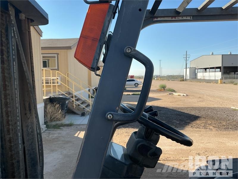 Toyota 7FGU35 7300 lb Pneumatic Tire Forklift 그 외 지게차