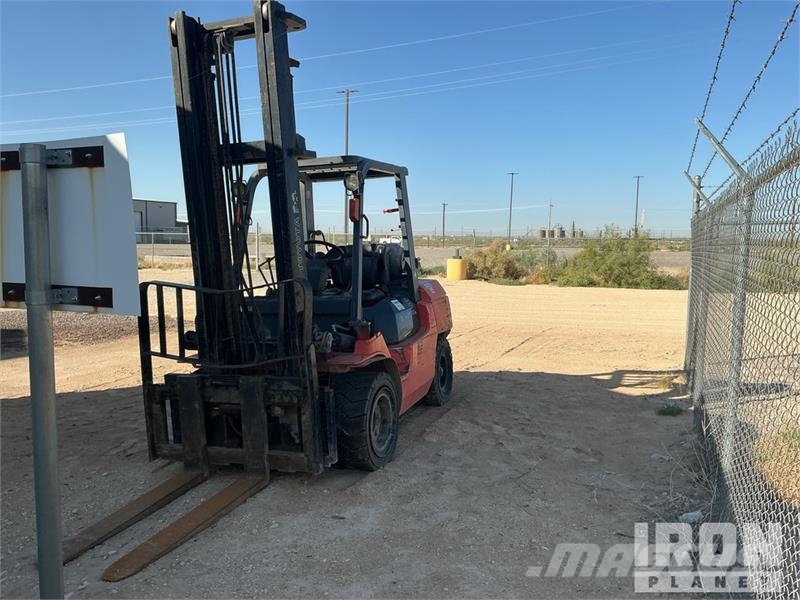 Toyota 7FGU35 7300 lb Pneumatic Tire Forklift 그 외 지게차