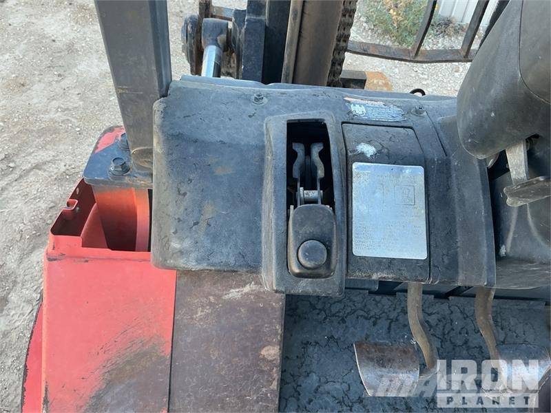 Toyota 7FGU35 7300 lb Pneumatic Tire Forklift 그 외 지게차